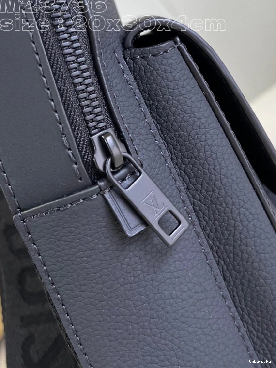 VUITTON LOUIS Pilot Slingbag 0514
